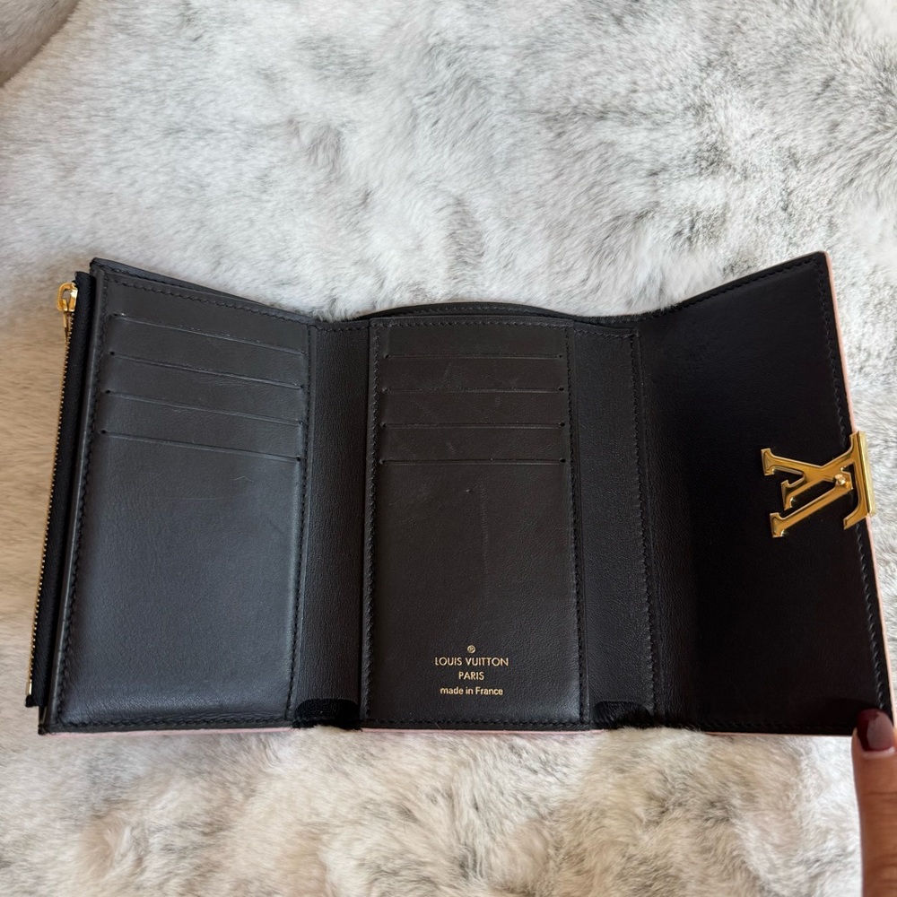 Louis Vuitton Capucines Compact Wallet - Black with Ballerina Pink Edging P0303 - Picture 8 of 17